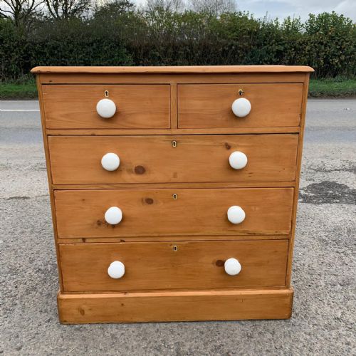 victorian pine 23 chest of drawers - CATEGORY: ANTIQUE CHEST OF DRAWERS - DATED VICTORIAN