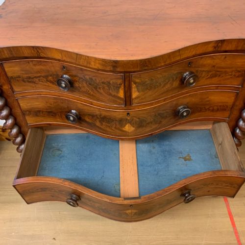 VICTORIAN MAHOGANY SERPENTINE CHEST OF DRAWERS - ADDITIONAL PHOTO 1