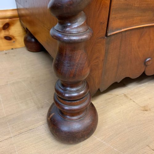 VICTORIAN MAHOGANY SERPENTINE CHEST OF DRAWERS - ADDITIONAL PHOTO 6