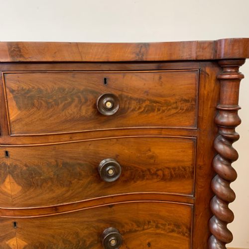 VICTORIAN MAHOGANY SERPENTINE CHEST OF DRAWERS - ADDITIONAL PHOTO 8