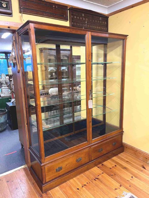 CIRCA 1900 MAHOGANY FRAMED AND GLAZED SHOP DISPLAY CABINET - ADDITIONAL PHOTO 1