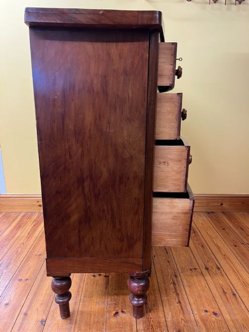 VICTORIAN MAHOGANY BOW FRONT CHEST OF DRAWERS - ADDITIONAL PHOTO 2