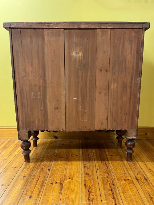 VICTORIAN MAHOGANY BOW FRONT CHEST OF DRAWERS - ADDITIONAL PHOTO 6