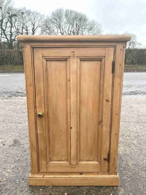 victorian pine cupboard - CATEGORY: ANTIQUE CUPBOARDS - DATED VICTORIAN