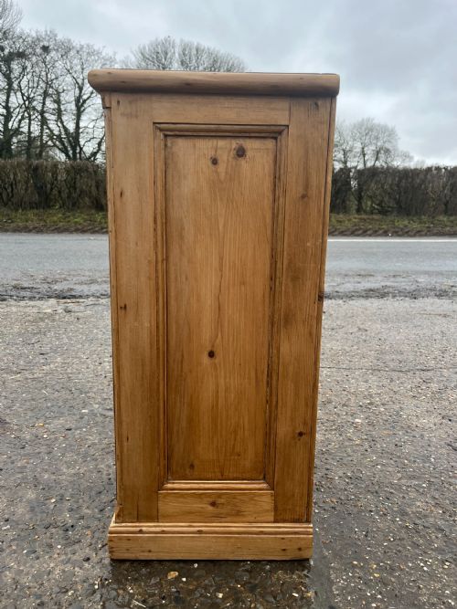 VICTORIAN PINE CUPBOARD - ADDITIONAL PHOTO 5