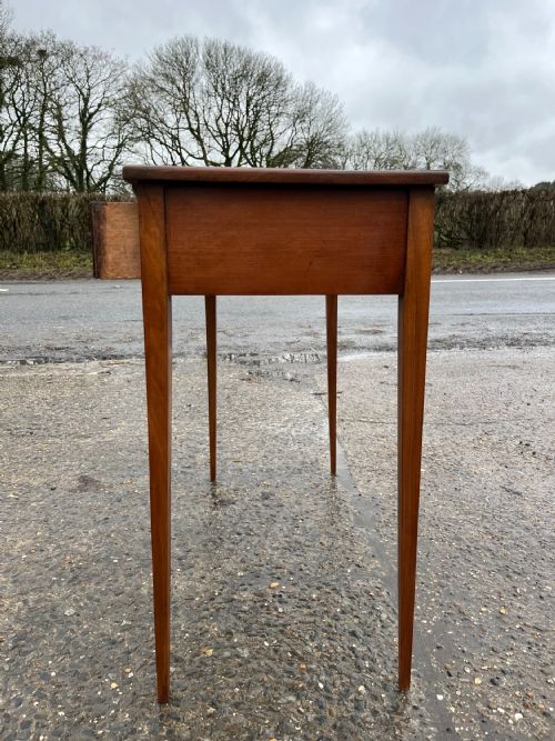 VICTORIAN MAHOGANY BOW FRONT SIDE TABLE - ADDITIONAL PHOTO 1