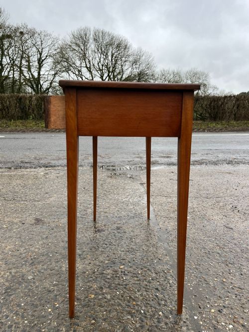 VICTORIAN MAHOGANY BOW FRONT SIDE TABLE - ADDITIONAL PHOTO 2