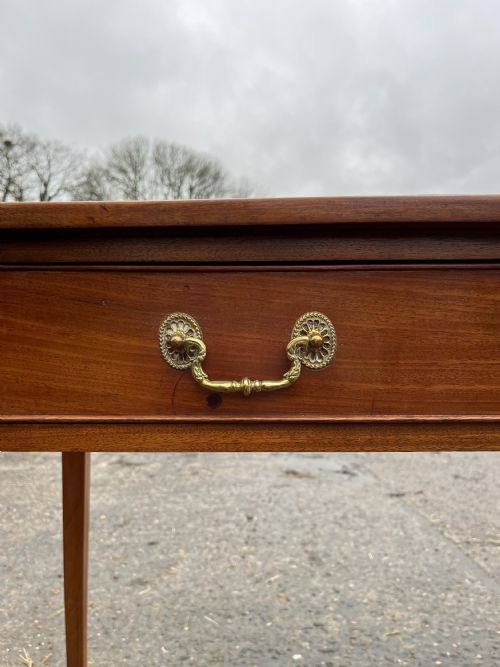 VICTORIAN MAHOGANY BOW FRONT SIDE TABLE - ADDITIONAL PHOTO 5