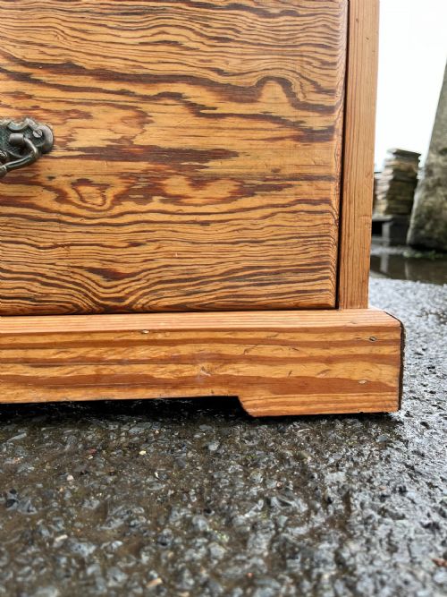 VICTORIAN PITCH PINE 22 CHEST OF DRAWERS WITH ORIGINAL BRASS HANDLES - ADDITIONAL PHOTO 2