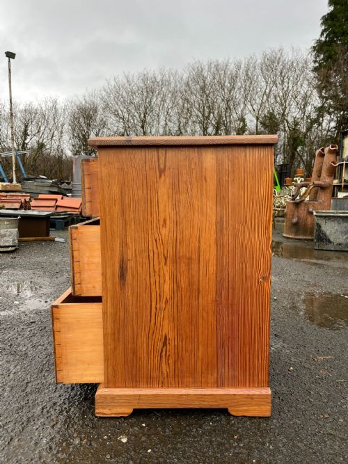 VICTORIAN PITCH PINE 22 CHEST OF DRAWERS WITH ORIGINAL BRASS HANDLES - ADDITIONAL PHOTO 5