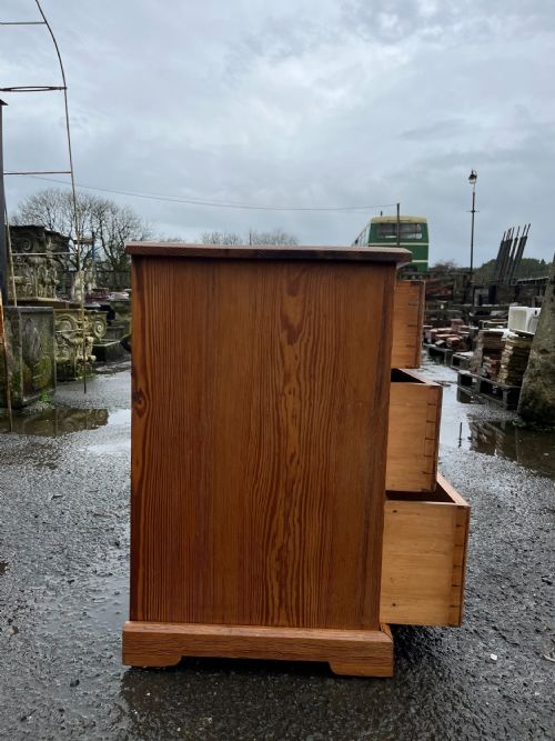 VICTORIAN PITCH PINE 22 CHEST OF DRAWERS WITH ORIGINAL BRASS HANDLES - ADDITIONAL PHOTO 6