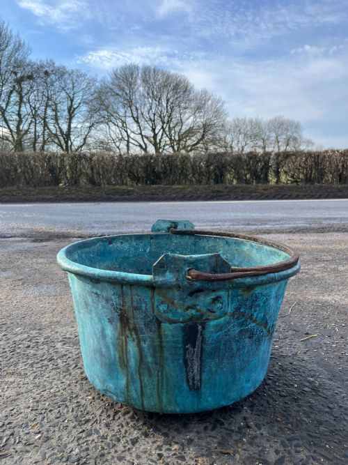19TH CENTURY COPPER CAULDRON WITH IRON HANDLE - ADDITIONAL PHOTO 1