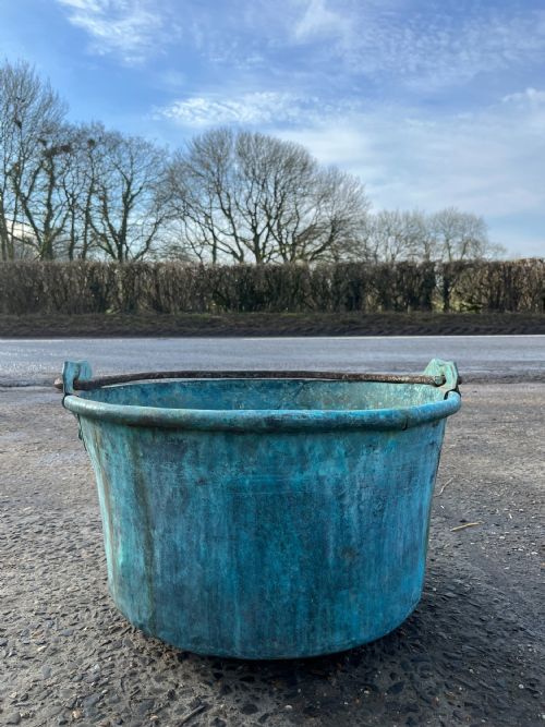 19th century copper cauldron with iron handle - CATEGORY: ANTIQUE METAL - DATED 19TH CENTURY