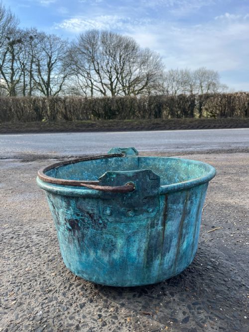 19TH CENTURY COPPER CAULDRON WITH IRON HANDLE - ADDITIONAL PHOTO 3