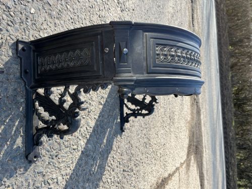VICTORIAN CAST IRON SINK BRACKET WITH DRAGONS - ADDITIONAL PHOTO 1