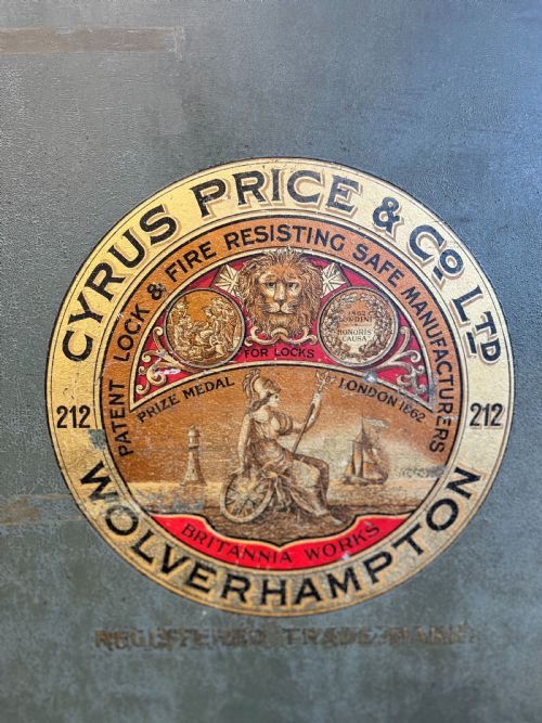 LARGE 1920'S SAFE MADE BY CYRUS PRICE AND CO LTD WOLVERHAMPTON COMPLETE WITH KEY - ADDITIONAL PHOTO 11