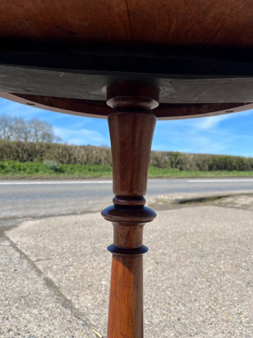 VICTORIAN ROSEWOOD OCCASIONAL TABLE - ADDITIONAL PHOTO 2