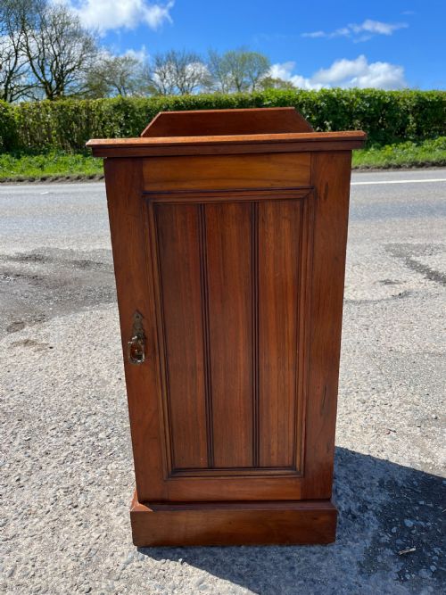 EDWARDIAN WALNUT BEDSIDE CABINET POT CUPBOARD - ADDITIONAL PHOTO 1