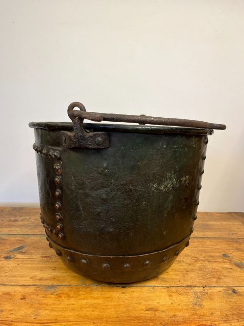 19TH CENTURY COPPER CAULDRON WITH IRON HANDLE - ADDITIONAL PHOTO 1