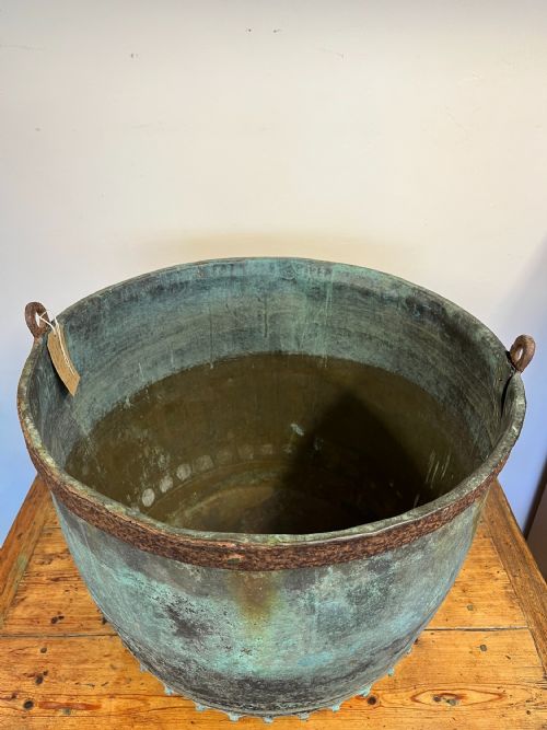 19TH CENTURY RIVETED COPPER CAULDRON - ADDITIONAL PHOTO 4