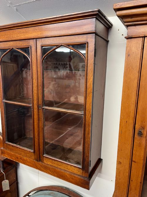 VICTORIAN MAHOGANY HANGING GLAZED DOOR CUPBOARD - ADDITIONAL PHOTO 3