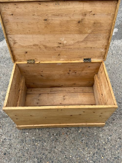 VICTORIAN PINE BLANKET BOX - ADDITIONAL PHOTO 6