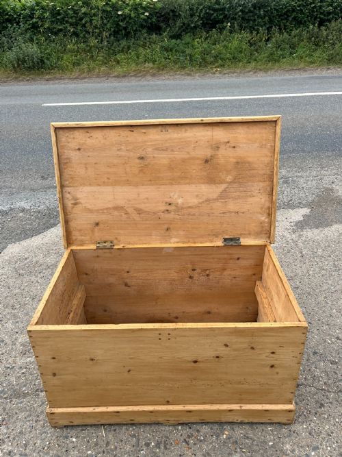 VICTORIAN PINE BLANKET BOX - ADDITIONAL PHOTO 5