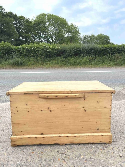 VICTORIAN PINE BLANKET BOX - ADDITIONAL PHOTO 2