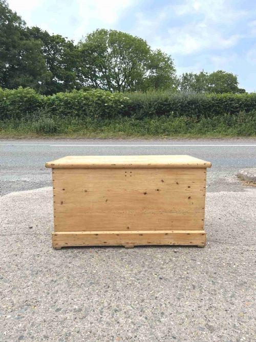 victorian pine blanket box - CATEGORY: ANTIQUE CHESTS - DATED VICTORIAN