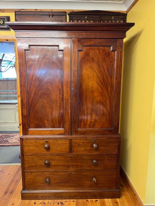victorian mahogany linen press - CATEGORY: ANTIQUE CUPBOARDS - DATED VICTORIAN