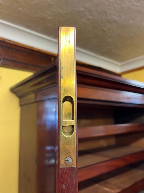 VICTORIAN MAHOGANY LINEN PRESS - ADDITIONAL PHOTO 2