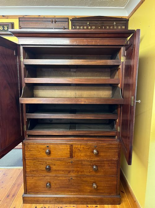 VICTORIAN MAHOGANY LINEN PRESS - ADDITIONAL PHOTO 3