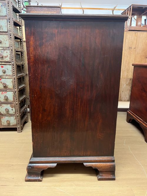 GEORGIAN MAHOGANY CHEST OF DRAWERS - ADDITIONAL PHOTO 4