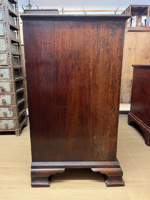 GEORGIAN MAHOGANY CHEST OF DRAWERS - ADDITIONAL PHOTO 7
