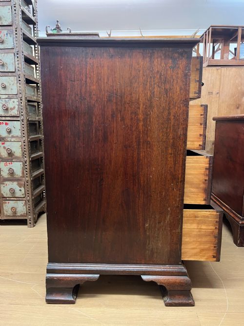 GEORGIAN MAHOGANY CHEST OF DRAWERS - ADDITIONAL PHOTO 1