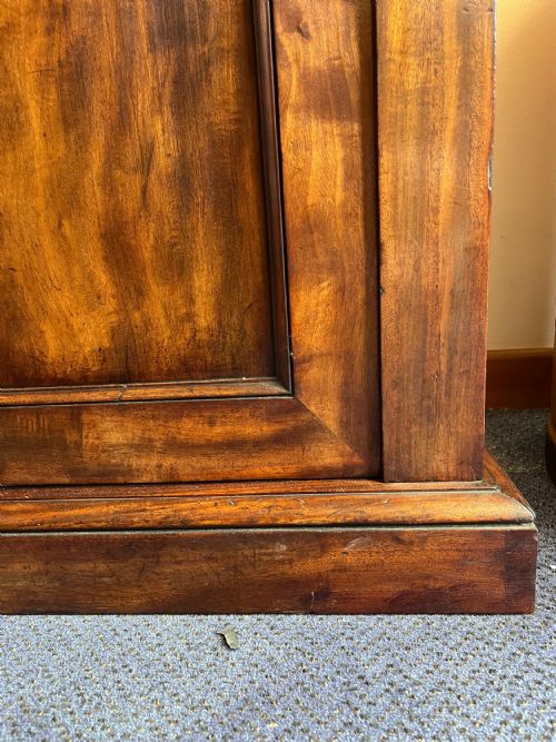 VICTORIAN MAHOGANY BREAKFRONT BOOKCASE - ADDITIONAL PHOTO 2