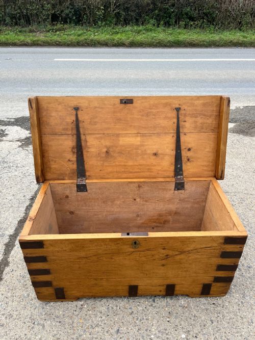 19TH CENTURY PINE SEA CHEST - ADDITIONAL PHOTO 4