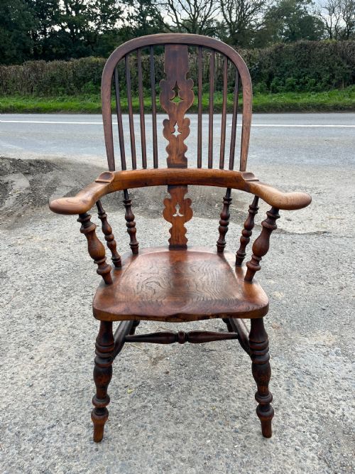 19th century victorian elm broad arm windsor carver chair - CATEGORY: ANTIQUE CHAIRS - DATED VICTORIAN