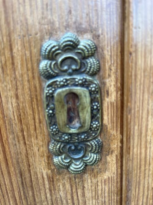 19TH CENTURY EUROPEAN PINE CAMPAIGN CHEST - ADDITIONAL PHOTO 8