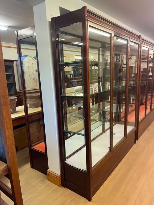 1930S E POLLARD CO LTD MAHOGANY TRIPLE SHOP DISPLAY CABINET - ADDITIONAL PHOTO 1
