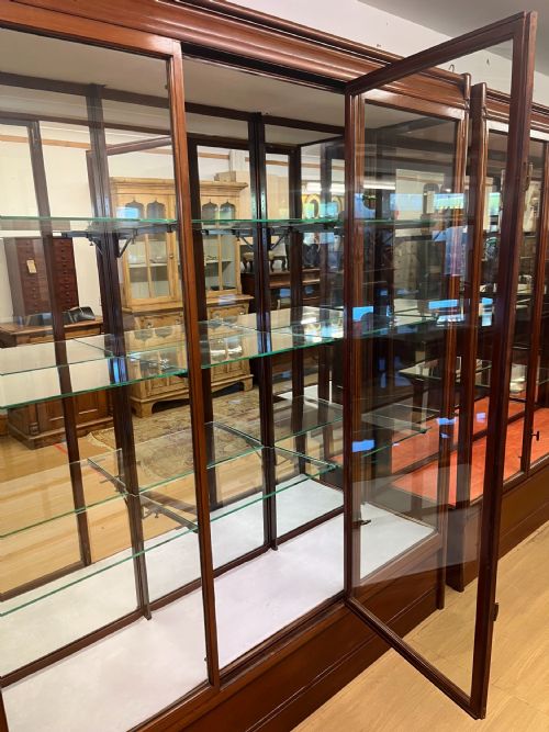 1930S E POLLARD CO LTD MAHOGANY TRIPLE SHOP DISPLAY CABINET - ADDITIONAL PHOTO 4