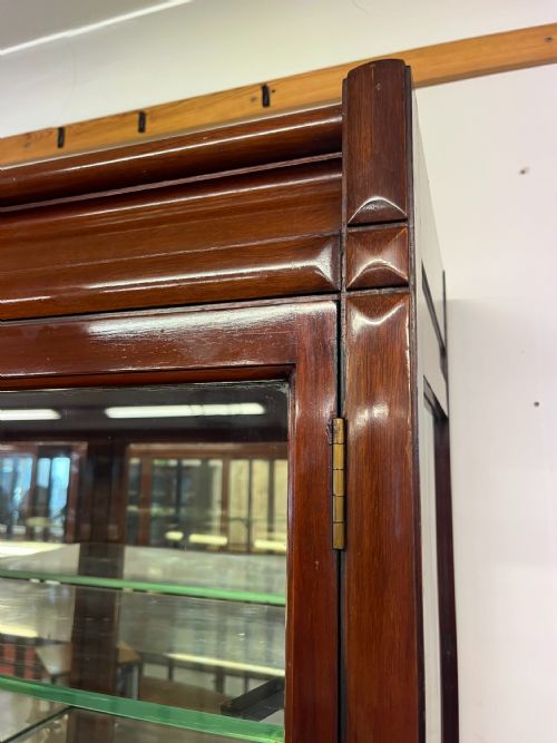 1930S E POLLARD CO LTD MAHOGANY SHOP DISPLAY CABINET WITH DRAWERS TO BASE - ADDITIONAL PHOTO 3