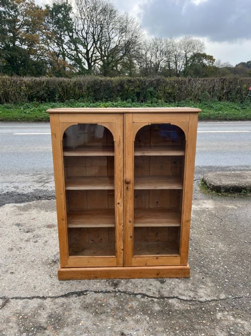 victorian pine bookcase display cabinet - CATEGORY: ANTIQUE BOOKCASES - DATED VICTORIAN
