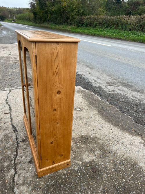 VICTORIAN PINE BOOKCASE DISPLAY CABINET - ADDITIONAL PHOTO 2