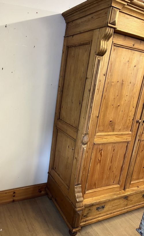 CIRCA 1900 EAST EUROPEAN KNOCK DOWN PINE WARDROBE - ADDITIONAL PHOTO 3