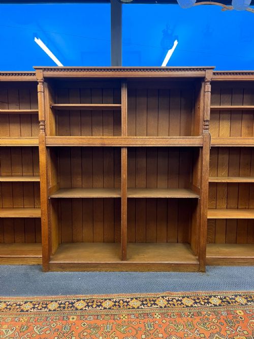 CIRCA 1900 OAK BREAKFRONT BOOKCASE - ADDITIONAL PHOTO 3