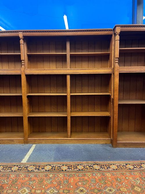 CIRCA 1900 OAK BREAKFRONT BOOKCASE - ADDITIONAL PHOTO 4
