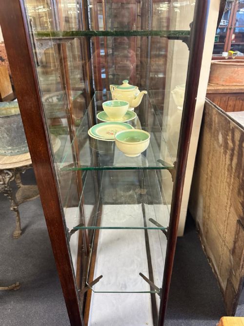 1920S 2 DOOR MAHOGANY DISPLAY CABINET ON CABRIOLE LEGS - ADDITIONAL PHOTO 3