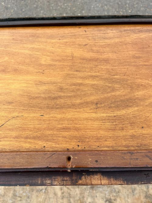 1920S 2 DOOR MAHOGANY DISPLAY CABINET ON CABRIOLE LEGS - ADDITIONAL PHOTO 4