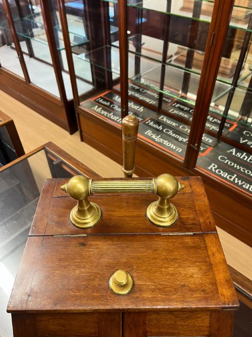 CIRCA 1900 MAHOGANY COAL BOX SCUTTLE - ADDITIONAL PHOTO 3